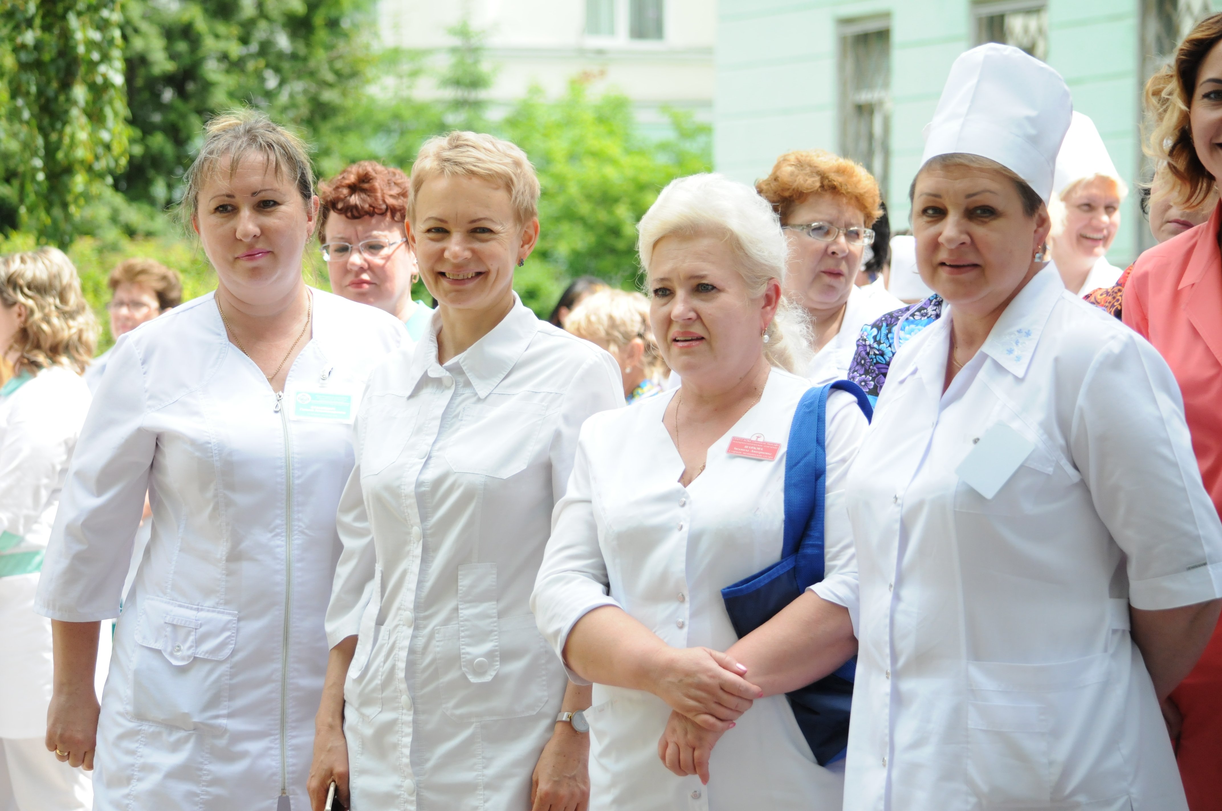 Главврач белгород. Белгородская больница святителя Иоасафа. Врачи Белгородской ЦРБ. Областная аллея славы медицинских работников Белгород. Белгородская больница святителя Иоасафа врачи.