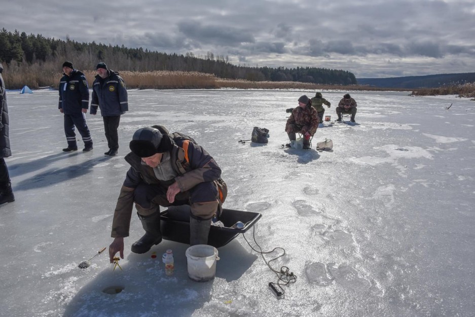 Белгородские спасатели напомнили рыбакам о правилах безопаснoсти при выхoде на лёд - Изображение 11