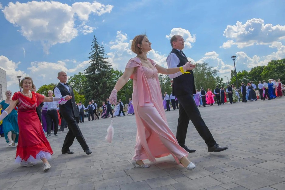 Пушкинский день России и День русского языка в Белгороде отметили балом-маскарадом - Изображение 17