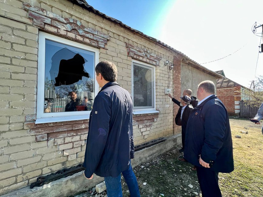 Губернатор Белгородской области посетил подвергшиеся обстрелу Журавлёвку и Нехотеевку - Изображение 9