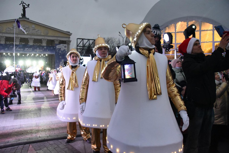 В Белгороде торжественно открыли главную ёлку региона - Изображение 7