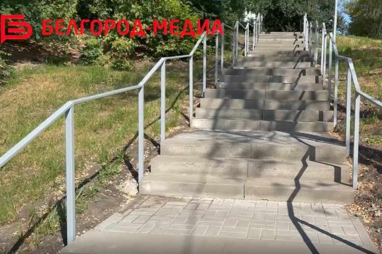 В Белгороде построили новую пешеходную связь между домами на улицах Славянской и Щорса