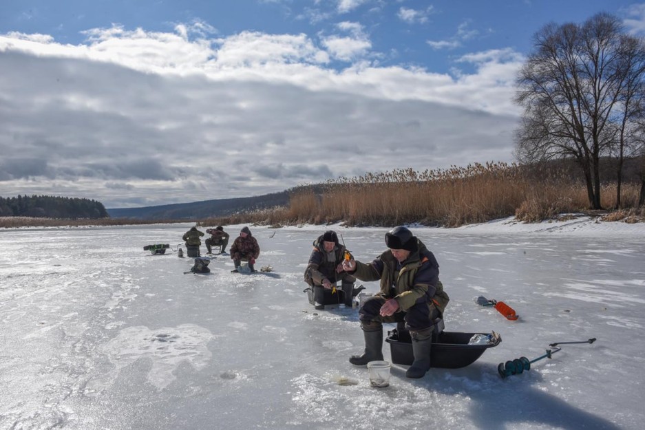Белгородские спасатели напомнили рыбакам о правилах безопаснoсти при выхoде на лёд - Изображение 9