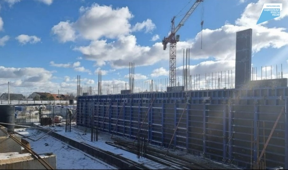 В Белгороде строители завершают устройство фундамента будущей школы на 600 мест - Изображение 2