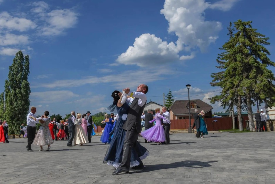 Пушкинский день России и День русского языка в Белгороде отметили балом-маскарадом - Изображение 24