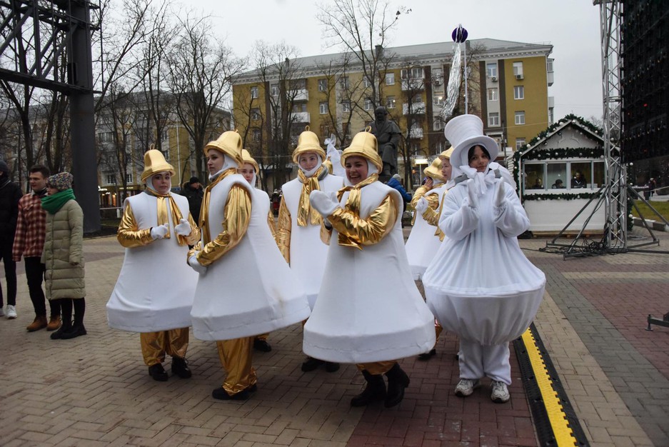В Белгороде торжественно открыли главную ёлку региона - Изображение 3