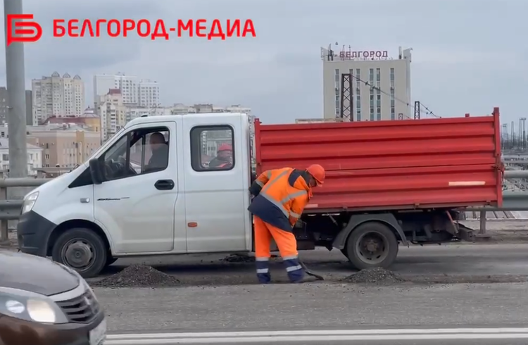 Дорожное полотно в Белгороде продолжают приводить в порядок